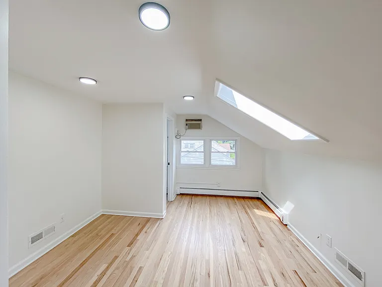 1 Herrick Dr — Photo 22