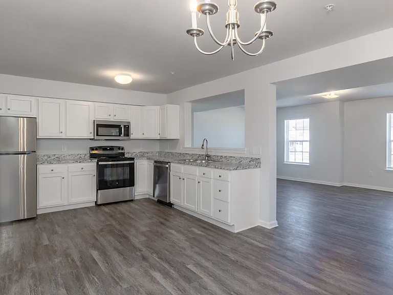 Smith Farm Apartments — Photo 10