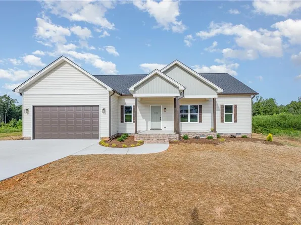 138 Knight Farm Rd, Stokesdale, NC 27357