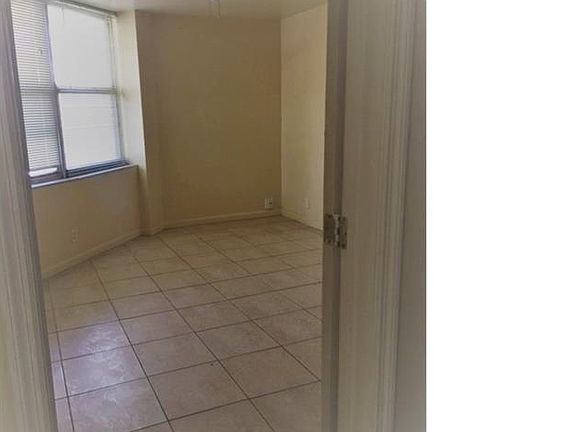 3rd image of 2424 NW 21st St #2