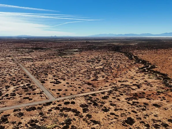 1700 Moondale Rd, La Luz, NM 88337