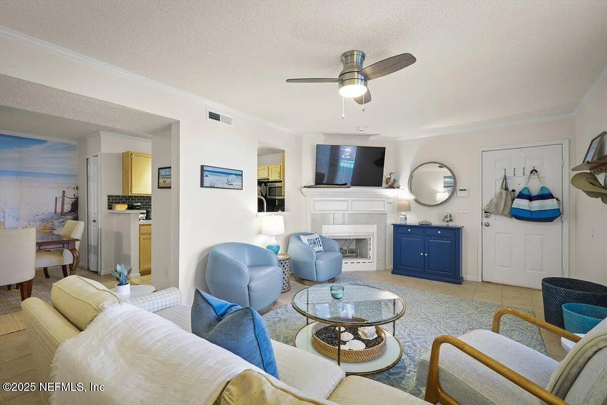 2 bed, 2.0 bath, 950 sqft, $3,200 — Photo 1