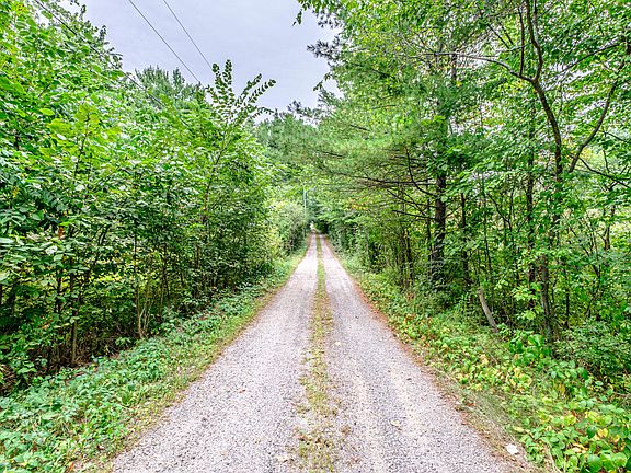 4th image of 420 Main Street
