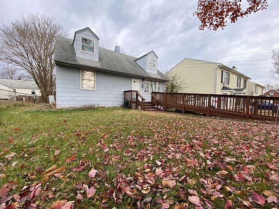 4th image of 207 Coakley St