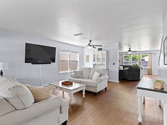 4th image of 4317 Hawk Ln