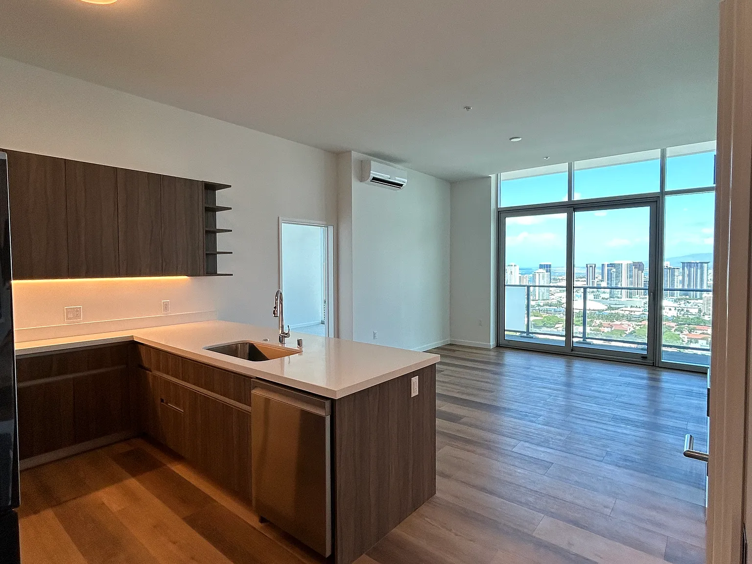 2 bed, 914 sqft, $5,000 — Photo 3