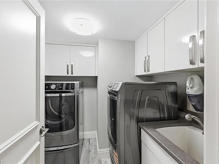 8111 Bay Colony Dr #204 — Photo 30