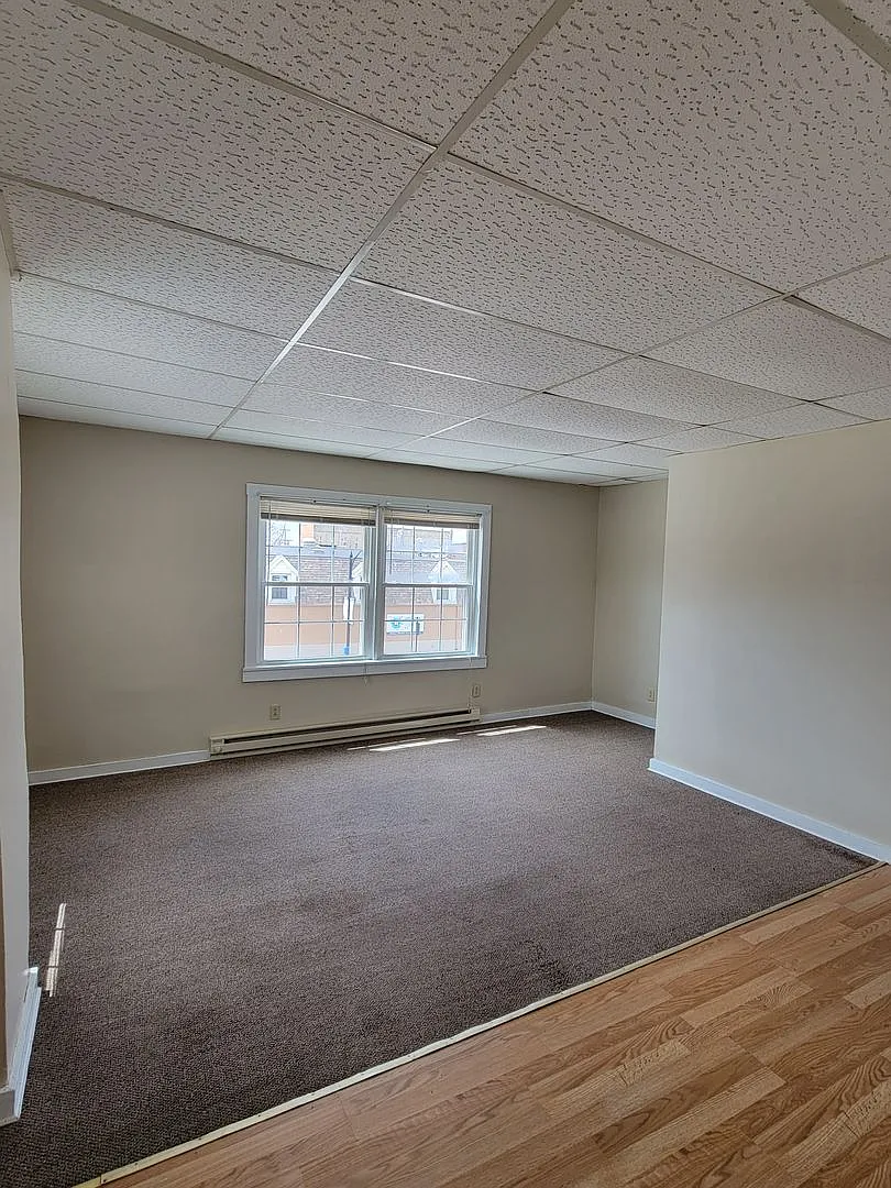 Delphi...Large 1 Bedroom 1 Bath With Bonus Room — Photo 3