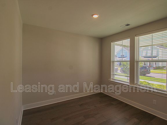 3rd image of 111 Crimson St