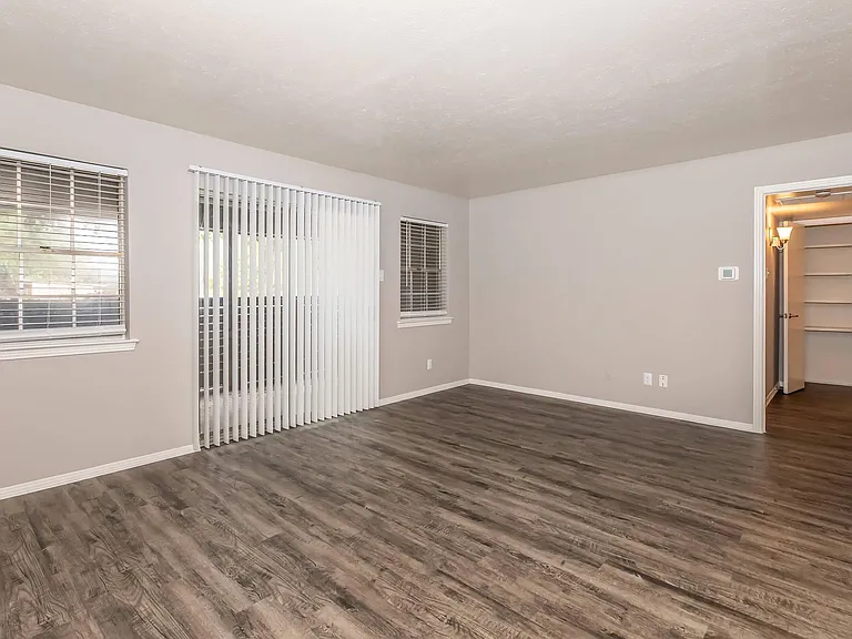 Camelot Apartments — Photo 69