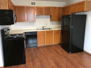1537 Grandview Ave, Papillion, NE 68046