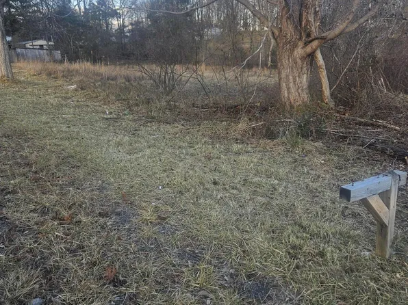 2556 Dungannon Rd, Coeburn, VA 24230