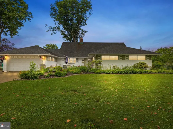 65 Silver Spruce Rd, Levittown, PA 19056