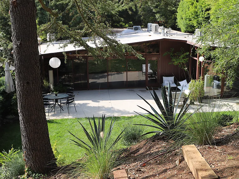 2718 N Beverly Glen Blvd — Photo 29