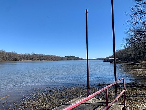 2nd image of 458 W Dublin Bay Rd