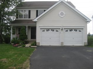 402 Hamilton Dr, Stewartsville, NJ