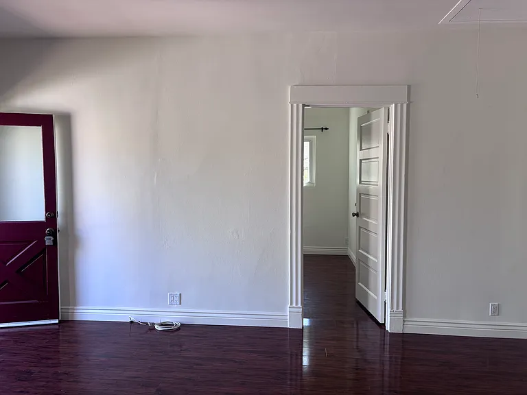 503 Bay St — Photo 6