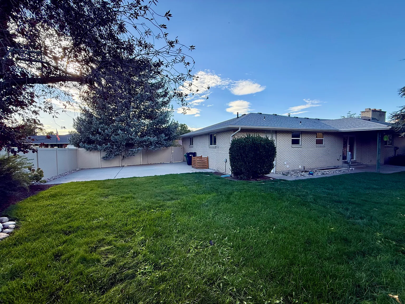 6 bed, 3576 sqft, $4,200 — Photo 3