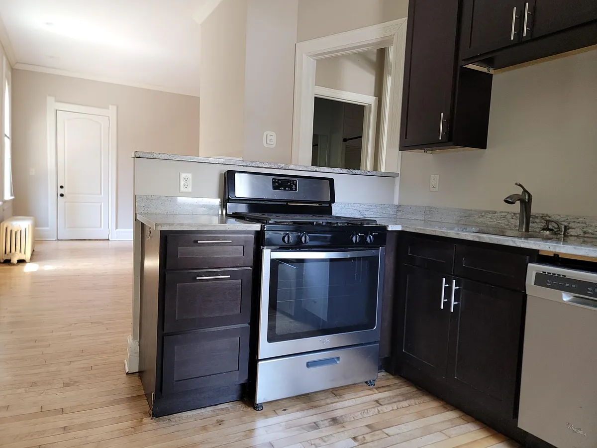 Building Photo - 1690 N Franklin Pl #LOWER REAR