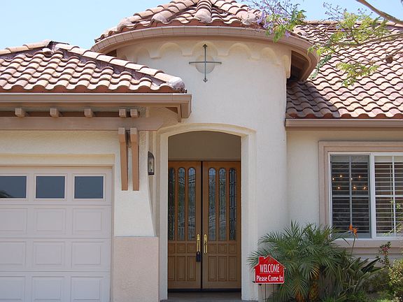 Beautiful Enclosed Entryway