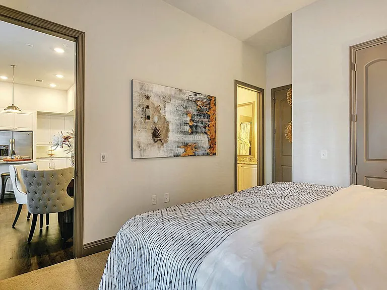 The Huntington Apartments — Photo 16