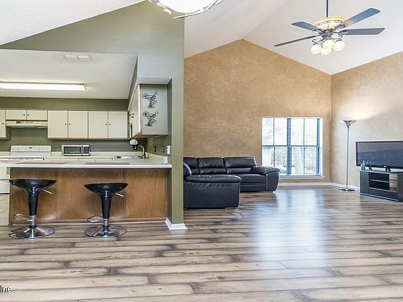 2nd image of 2406 Wood Hill Pl