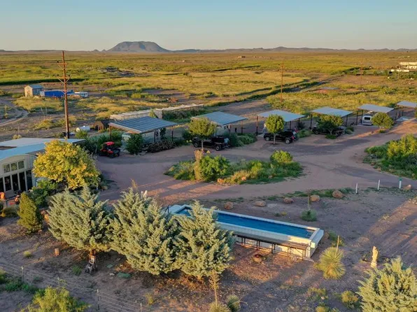 990 Antelope Hills Rd, Marfa, TX 79843