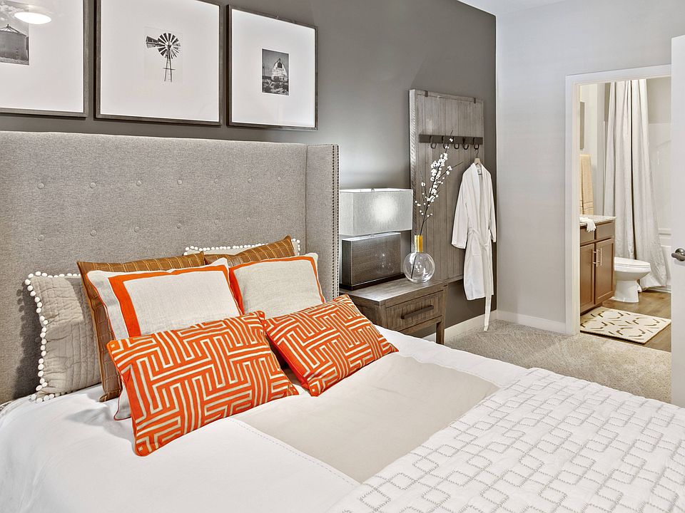 Bedroom with En-Suite Bathroom