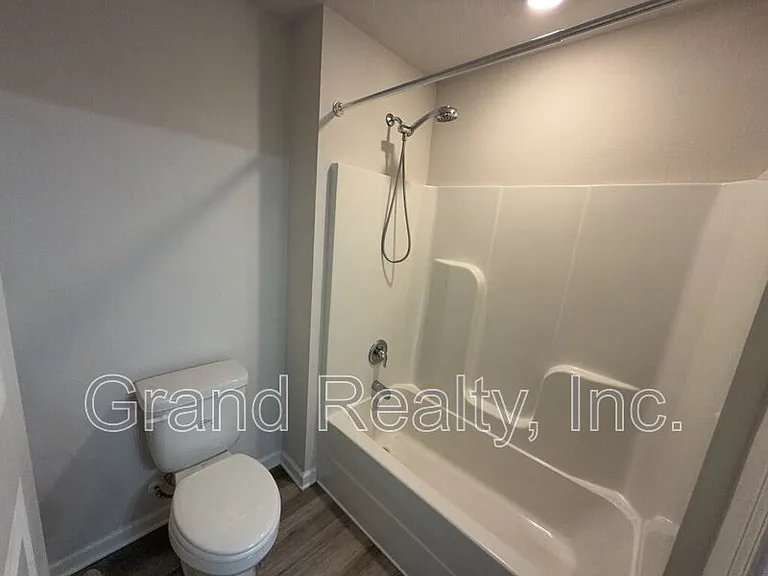 5431 Peach Dr — Photo 25