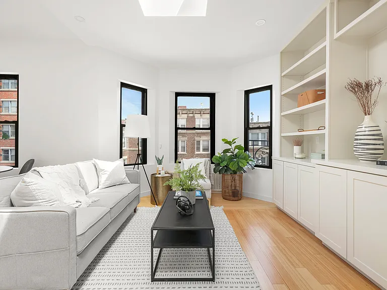 107 Jersey St #Penthouse 15 — Photo 2