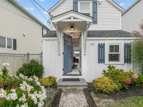 67 Cedar Ave, Portsmouth, RI 02871