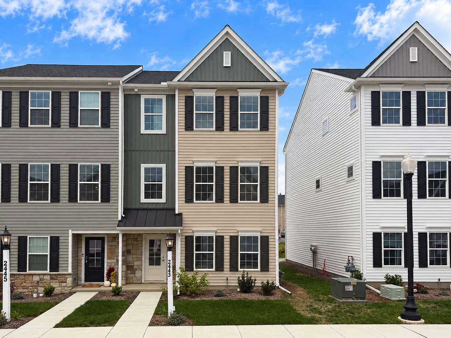 3 bed, 2.5 bath, 1996 sqft, $2,595 — Photo 1