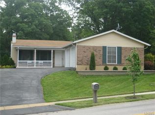 944 La Bonne Pkwy, Ballwin, MO