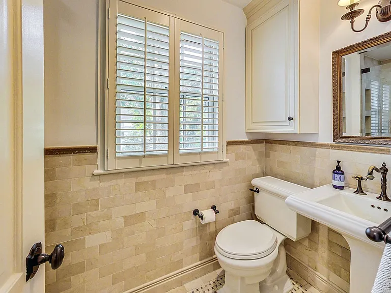 4831 Calvert St NW — Photo 25