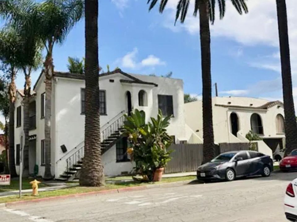 1st image of 740 W 19th St