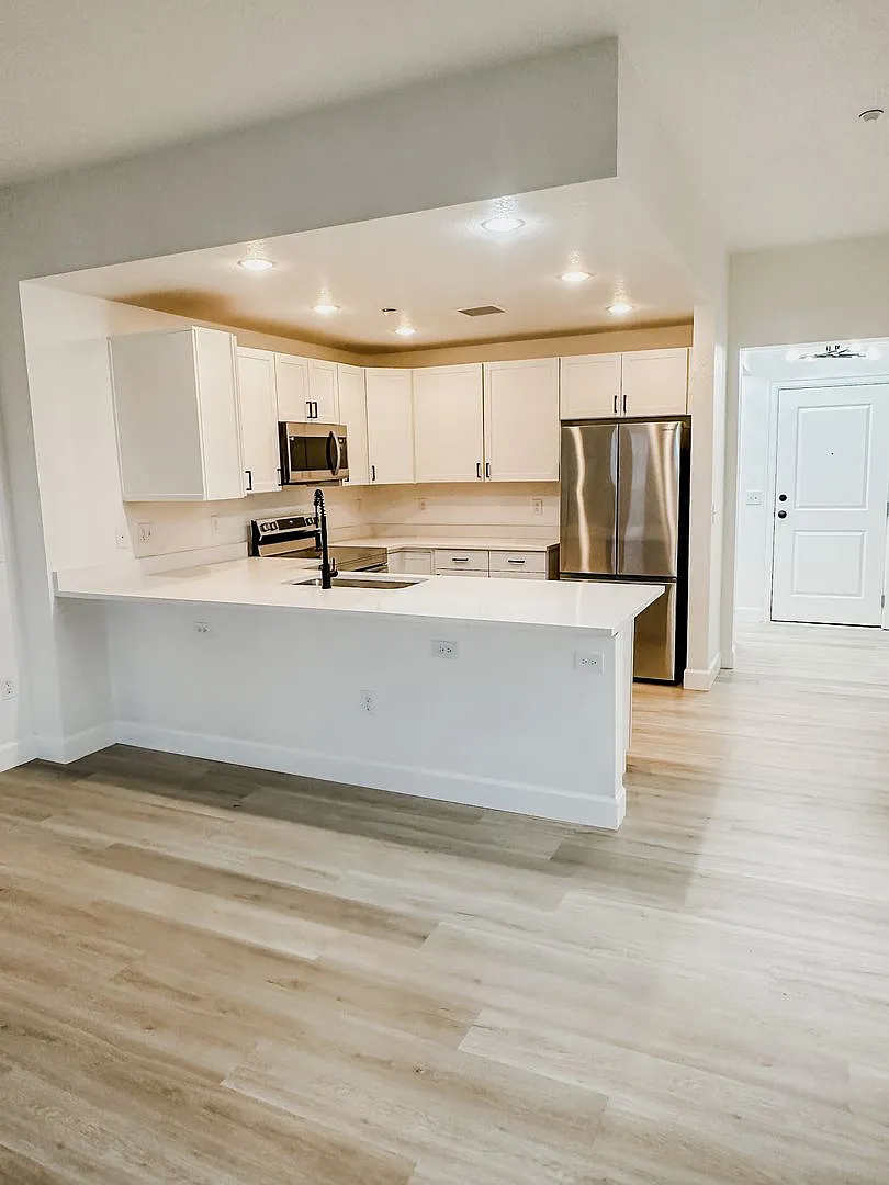 Amazing 2 Bedroom across from DU — Photo 3