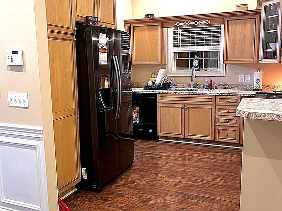 3rd image of 381 Oxford Cir