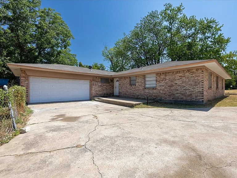 1313 E Sherman Dr — Photo 17