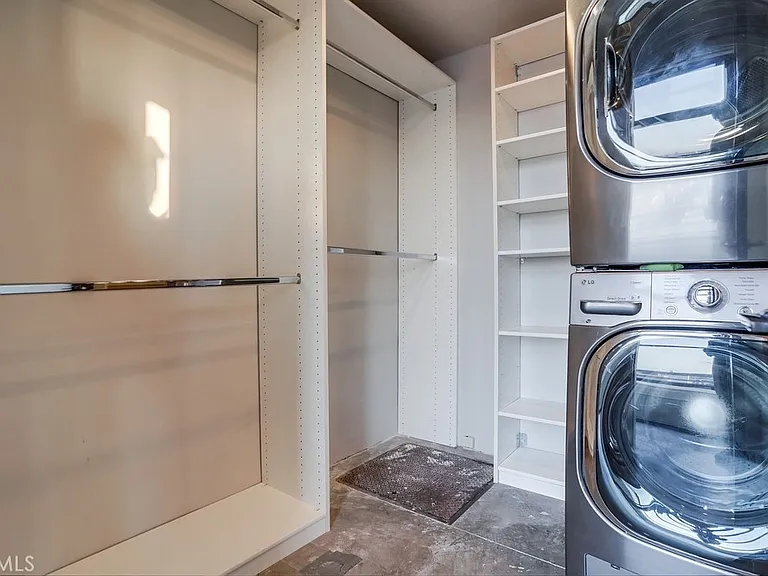 100 W 5th St #Penthouse 9B — Photo 33