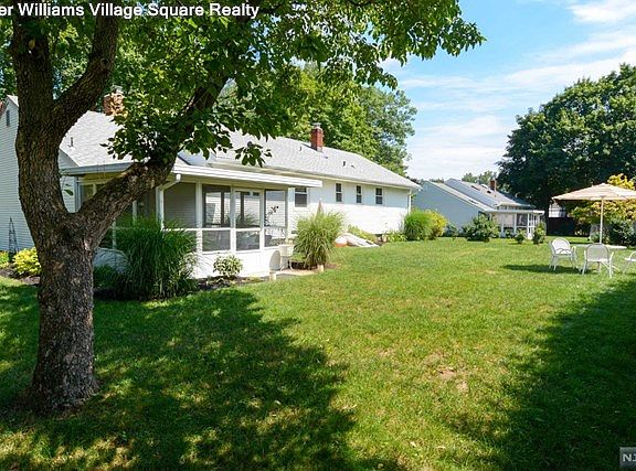 3rd image of 209 Rockland Ave