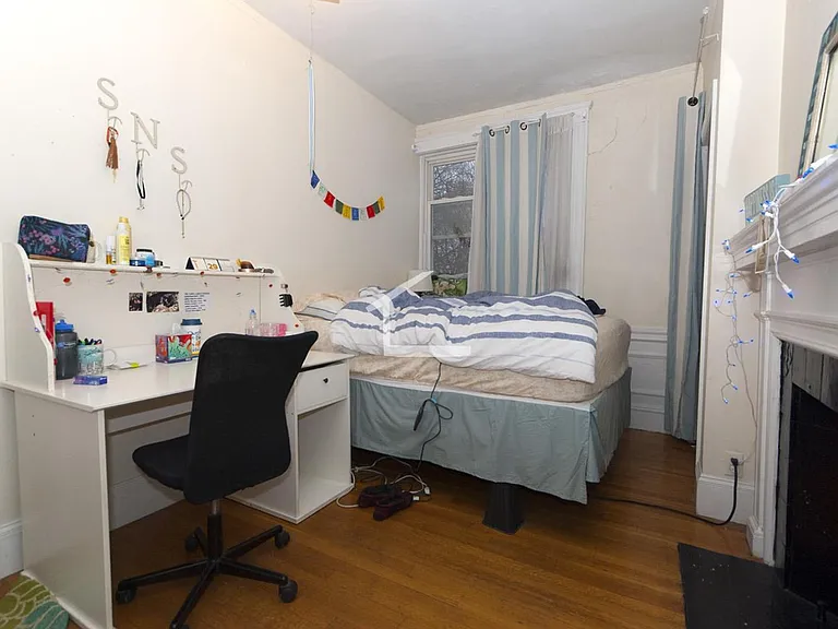 4 Egmont St #5 — Photo 3