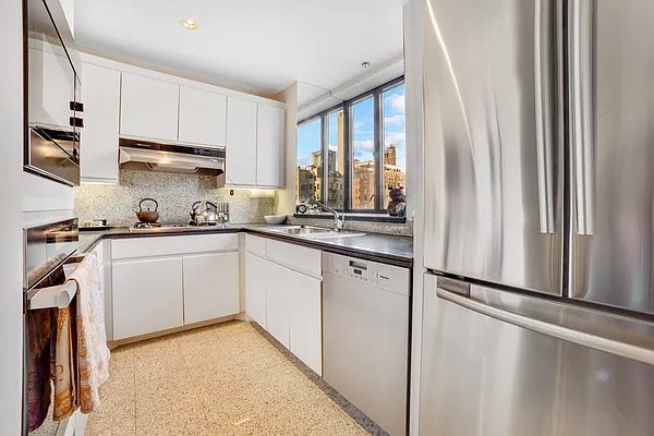 Sold by Ostrov Realty Group | media 4