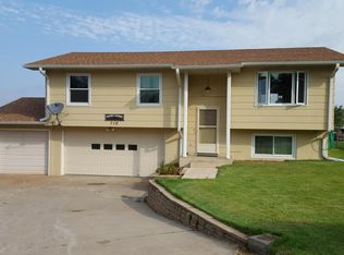710 Schueman Ct, Oakland, IA 51560