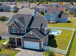 10 Diamante Dr, Inwood, WV 25428