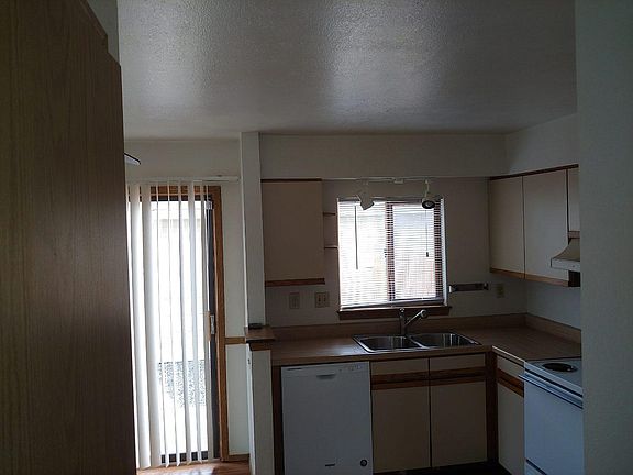 3rd image of 8086 Lexington Park Dr