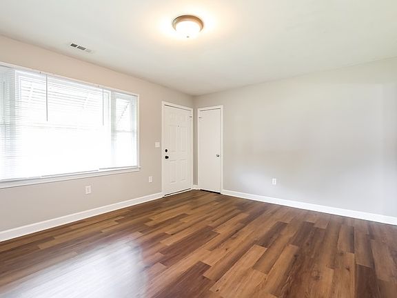 3rd image of 9 Circle Dr