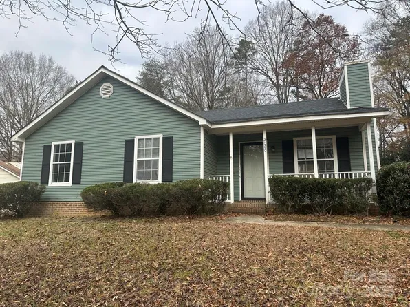 2000 Teddington Dr, Charlotte, NC 28214