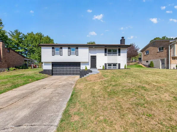 2650 Valley Trails Dr, Villa Hills, KY 41017