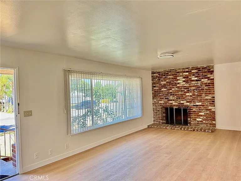 835 W Spruce St — Photo 4
