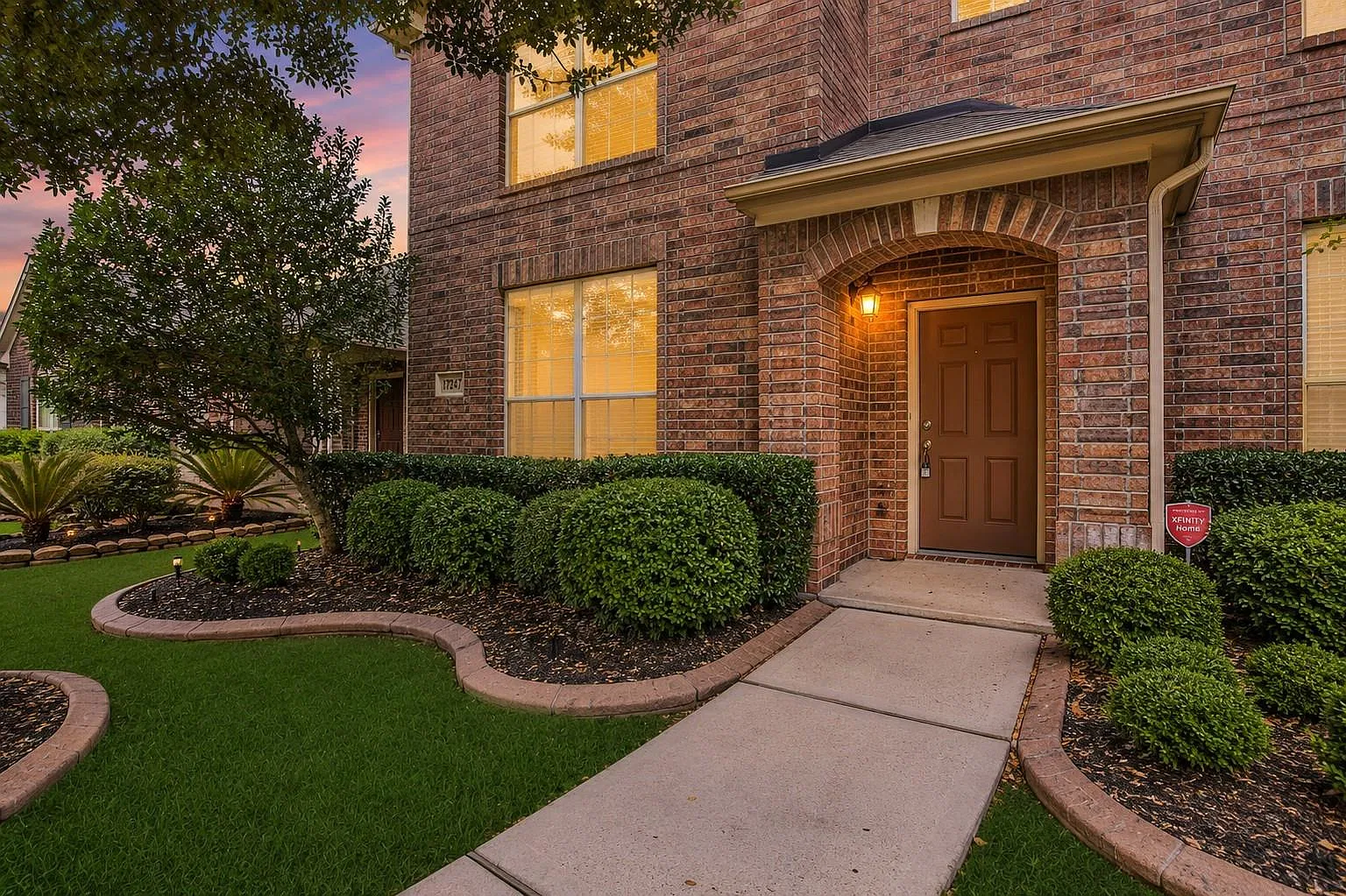 3 bed, 2.5 bath, 2086 sqft, $2,200 — Photo 2